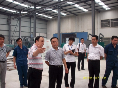 2012.7.12日李國忠教授到我公司參觀考察、指導工作