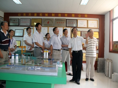 2012.7.28日山東天意兩項(xiàng)科技成果鑒定順利通過(guò)，北京領(lǐng)導(dǎo)專(zhuān)家，到我公司參觀指導(dǎo)