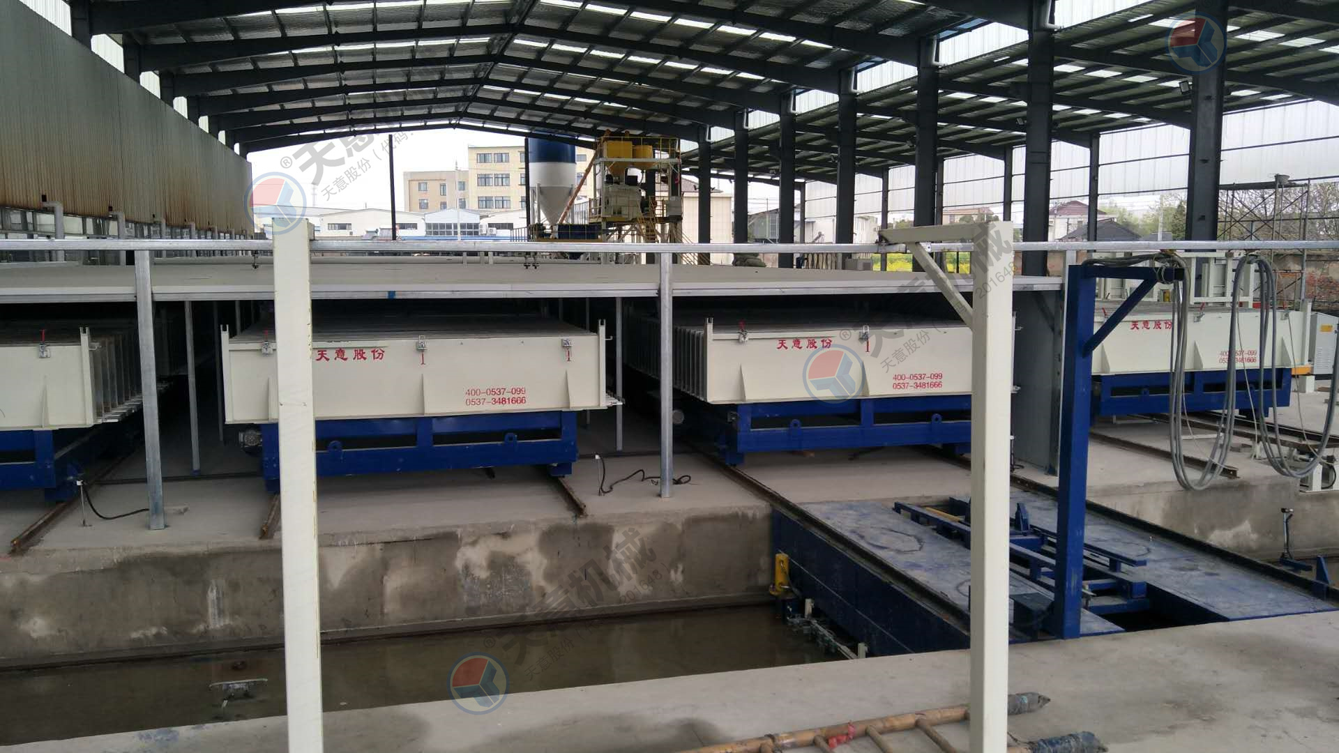 相對于傳統(tǒng)墻板機(jī)設(shè)備，新型墻板機(jī)有點(diǎn)更多